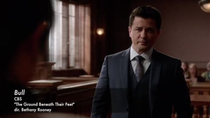 5 Things On CBS News Reporter Scolded By Trump – Hollywood Life