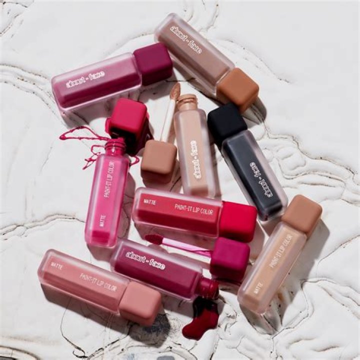 6 Gorgeous Products From Halsey’s New Makeup Line That You Need To Shop For