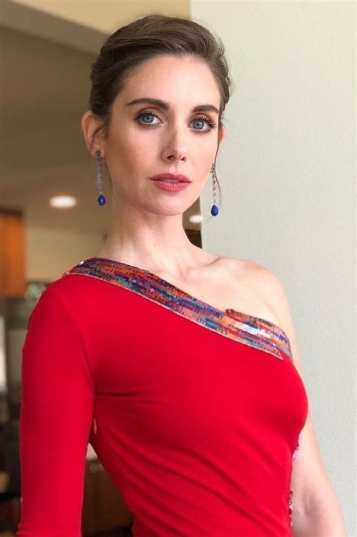 Alison Brie – Hollywood Life