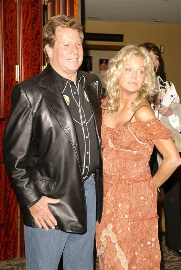 All About His 2 Marriages, Farrah Fawcett Romance – Hollywood Life