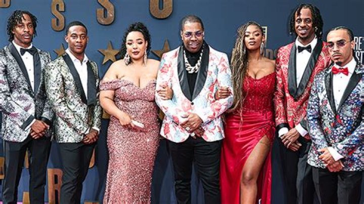 All About His 6 Children – Hollywood Life