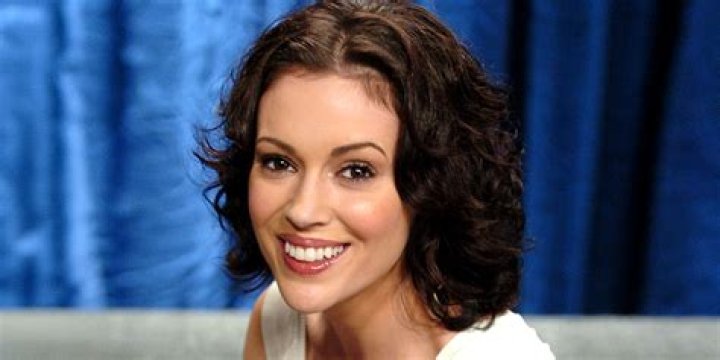 Alyssa Milano Claps Back & Throws An F-Bomb After She’s Called A ‘Washed Up Actress’ — Watch