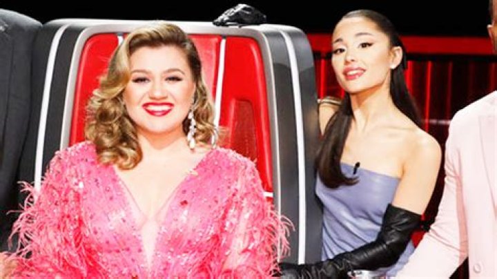 Ariana Grande & Kelly Clarkson Have A Sing Off For ‘That’s My Jam’ – Hollywood Life