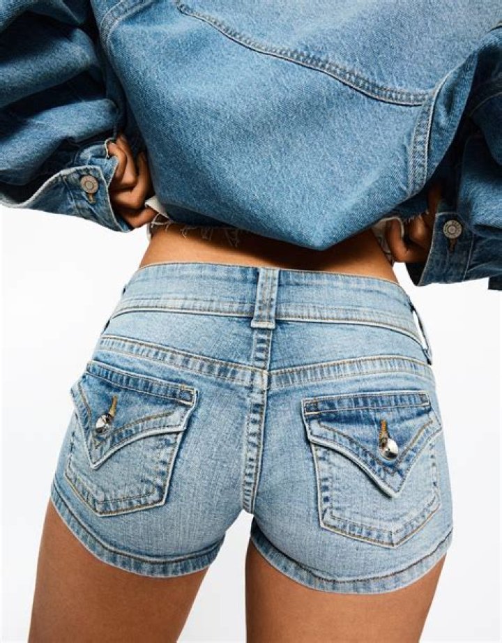 Ariel Winter Proves She’s Still The Daisy Dukes Queen By Rocking Denim Short Shorts In L.A. 