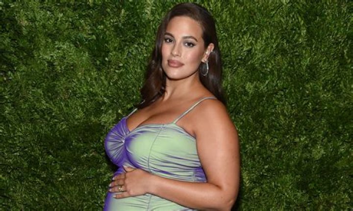 Ashley Graham, 31, Embraces Her ‘New Body’ At 5 Mos. Pregnant In An In The Buff Instagram Selfie