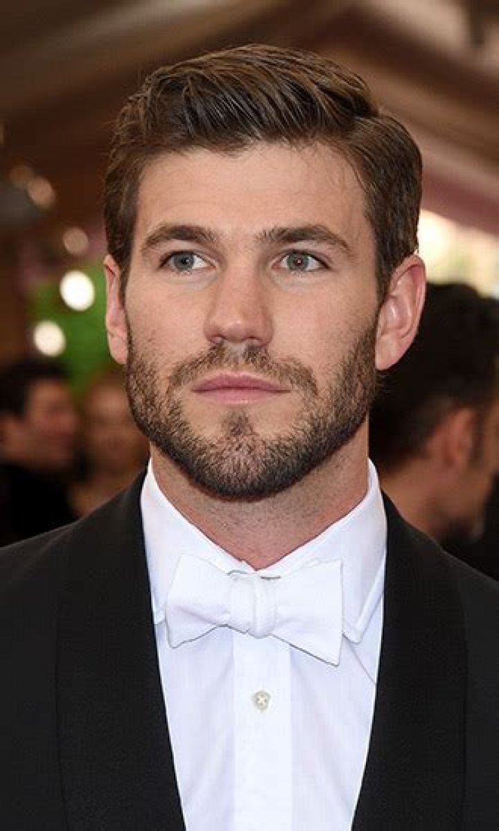 Austin Stowell Celebrity Profile – Hollywood Life