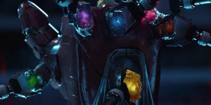 ‘Avengers’ Fans Made A Wild Connection To ‘Friends’ & The Infinity Stones & It’s The Best Theory of 2018