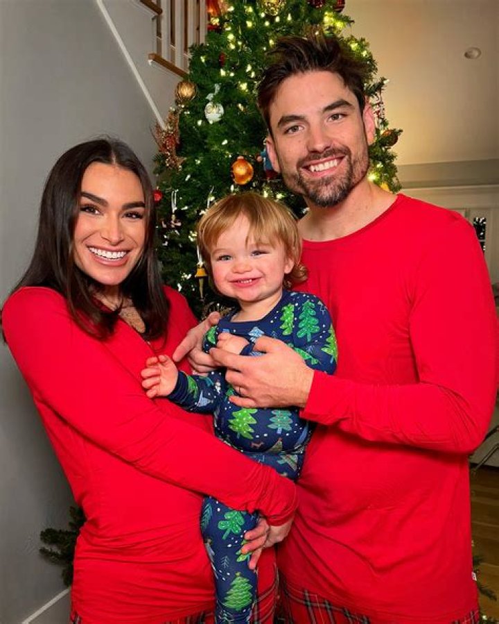 ‘Bachelor In Paradise’ Star Ashley Iaconetti Is Pregnant And Expecting 1st Child With Jared Haibon