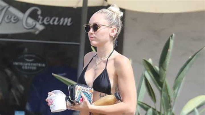 Bares Toned Abs In Italy – Hollywood Life