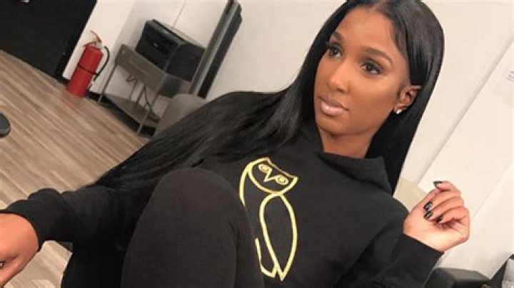 Bernice Burgos Fans Freak That She’s Trying To ‘Get Back’ With Drake By Rocking His Merch