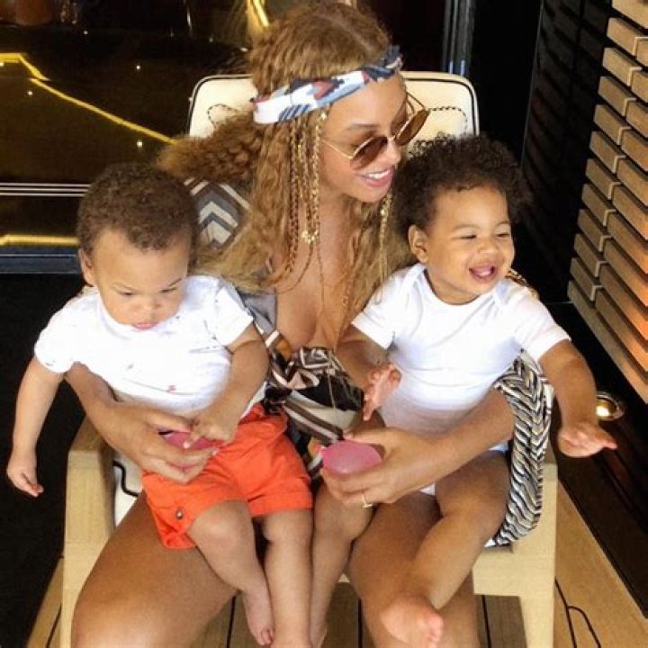Beyonce’s Twins Rumi & Sir, 3, Hit The Beach In Malibu With Mom In Cute Pics