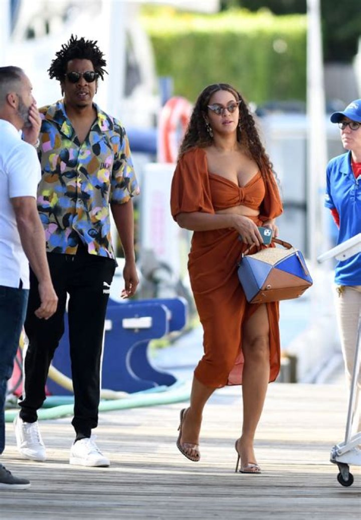 Beyonce Wears Sweats in Miami After Vacation With Jay-Z: Photos – Hollywood Life