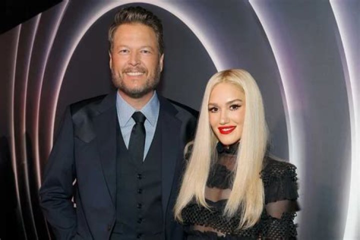 Blake Shelton & Gwen Stefani Share Sweet Kisses During NYE Party — Watch Adorable PDA Vid