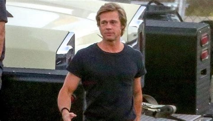 Brad Pitt’s Sexiest Looks On ‘Once Upon A Time In Hollywood’ Set – Hollywood Life