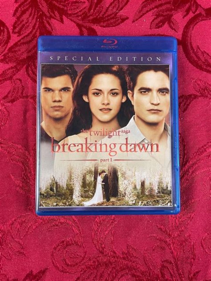 ‘Breaking Dawn’ Deleted Sex Scene Revealed — Watch