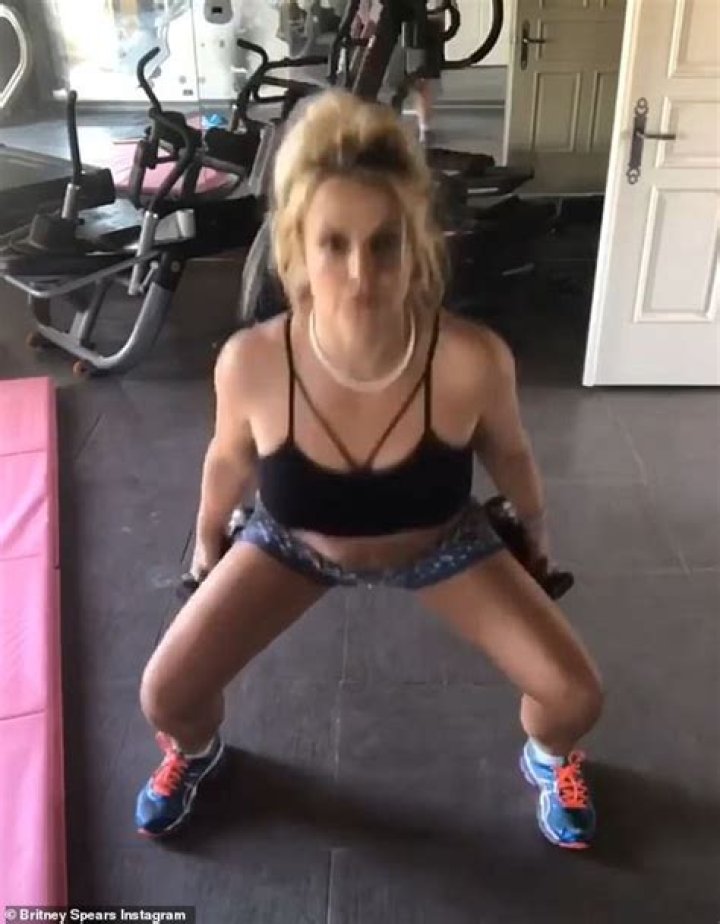 ‘Britney Spears’ Pops Up On ‘SNL’s Hilarious MasterClass Sketch After ‘Burning Gym Down’