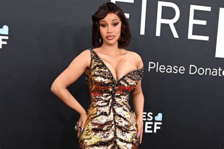 Cardi B Makes Her Bump Disappear While Wearing A Bodysuit — Video – Hollywood Life