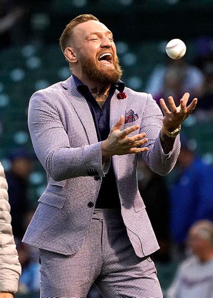 Conor McGregor Throws Horrible First Pitch At Cubs Game – Hollywood Life