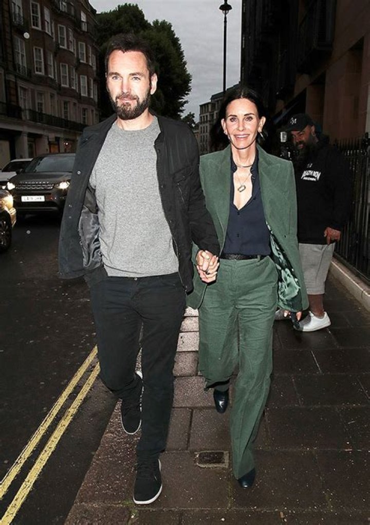 Courtney Cox & Johnny McDaid On Birthday Date In London: Photos – Hollywood Life