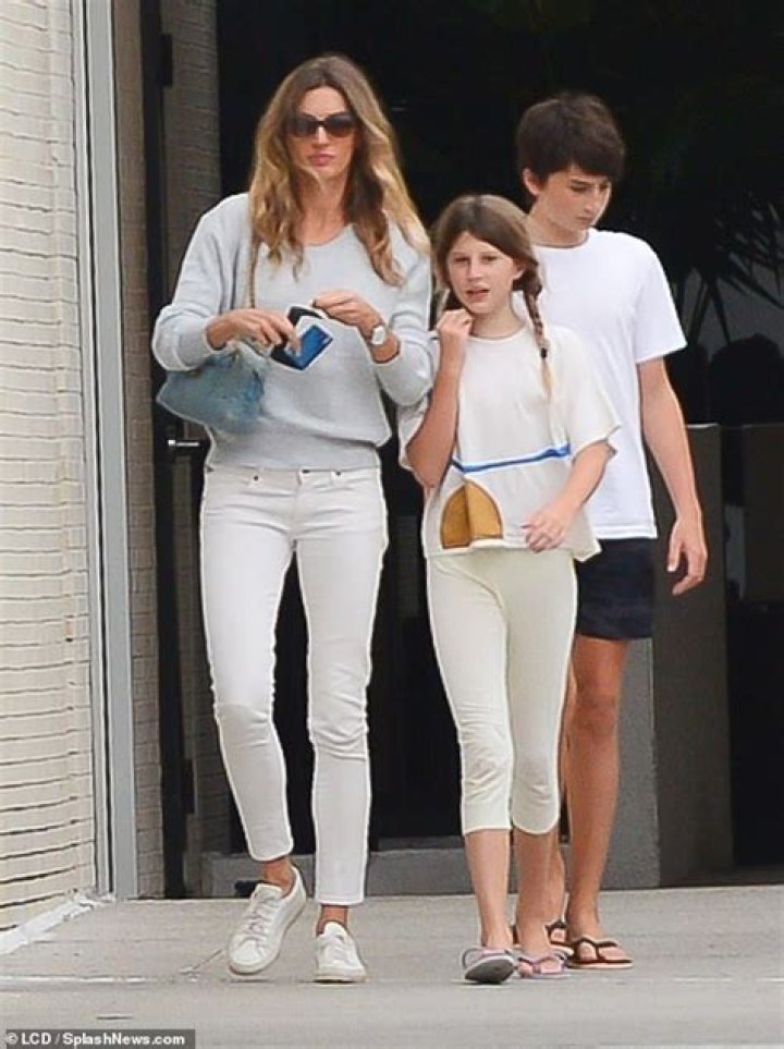 Gisele Bundchen Rocks Daisy Dukes Out With Kids Vivian, 10, & Benjamin, 13: Photos
