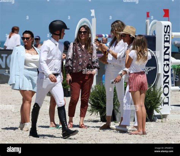 Gisele Bündchen Watches Daughter Vivian Take Riding Lesson In 1st Photos Since Tom Brady Retirement