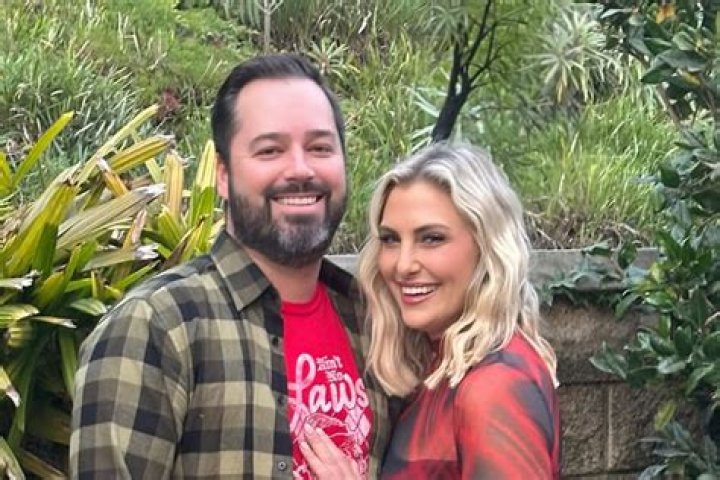 Grant & Travis Relationship Spoilers Revealed – Hollywood Life