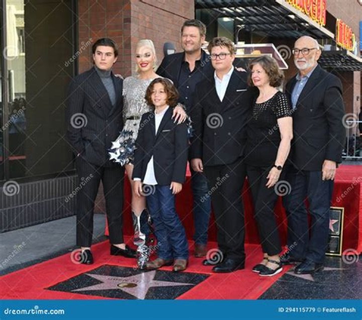 Gwen Stefani & Blake Shelton’s Super Bowl Ad For 2021 Game: Watch – Hollywood Life