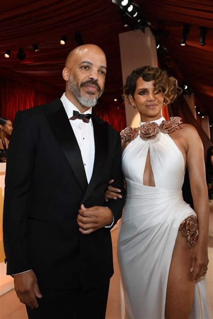 Halle Berry Reveals She Had A ‘Commitment Ceremony’ With Boyfriend Van Hunt: He’s The ‘One’