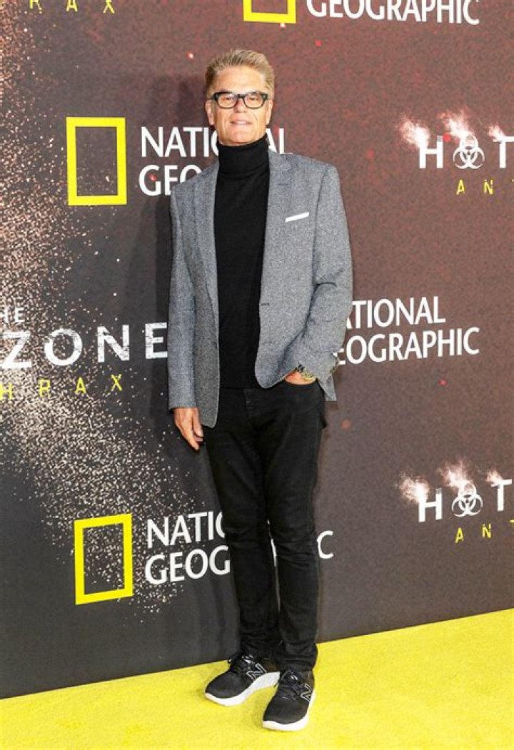 Harry Hamlin Talks Tom Brokaw Transformation In ‘Hot Zone: Anthrax’ – Hollywood Life