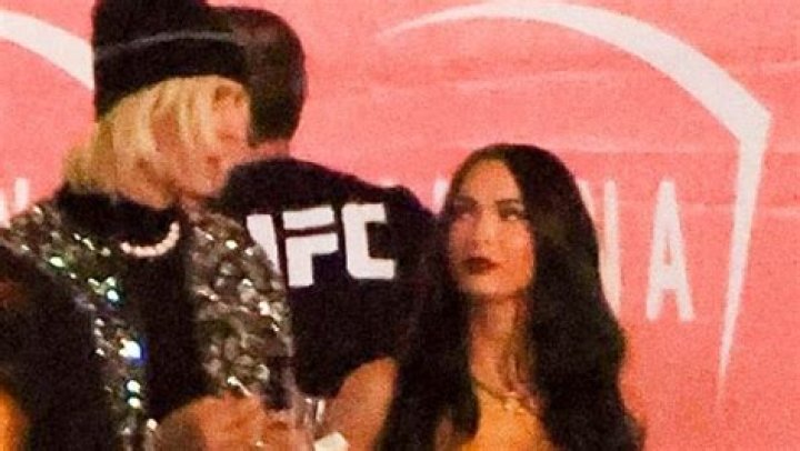 Her Stylish Outfit As She & Machine Gun Kelly Go To UFC 246 – Hollywood Life