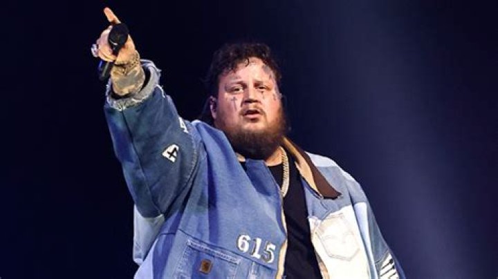 Jelly Roll Claims Marijuana Has ‘Kept’ Him Sober & Has Helped With Anxiety