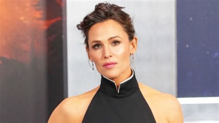 Jennifer Garner Warns Women To Be ‘Cautious’ About ‘Injecting Anything’ Into Your Face