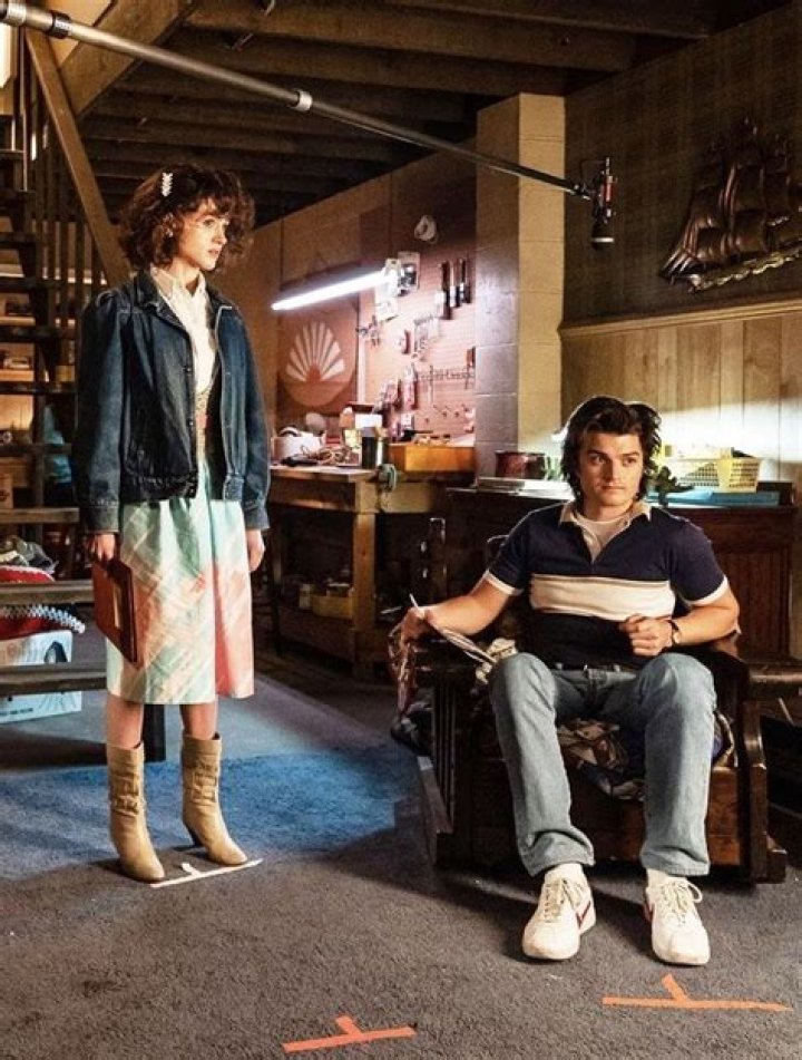 Joe Keery & Natalia Dyer Seen On Set Of ‘Stranger Things 4’: Photos – Hollywood Life