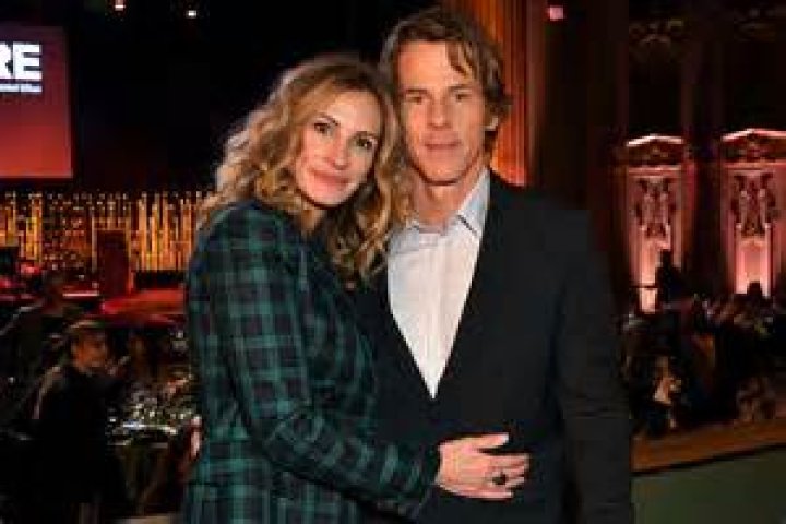 Julia Roberts Kisses Her ‘Forever Valentine’ in Rare New Photo With Husband Danny Moder