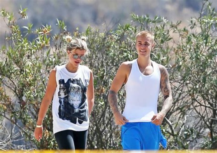 Justin Bieber Hiking With Girls — PICS