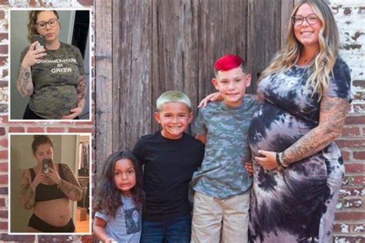 Kailyn Lowry Shows Off Her Growing Baby Bump In Tight Camo Shirt On Shopping Trip With 3 Kids