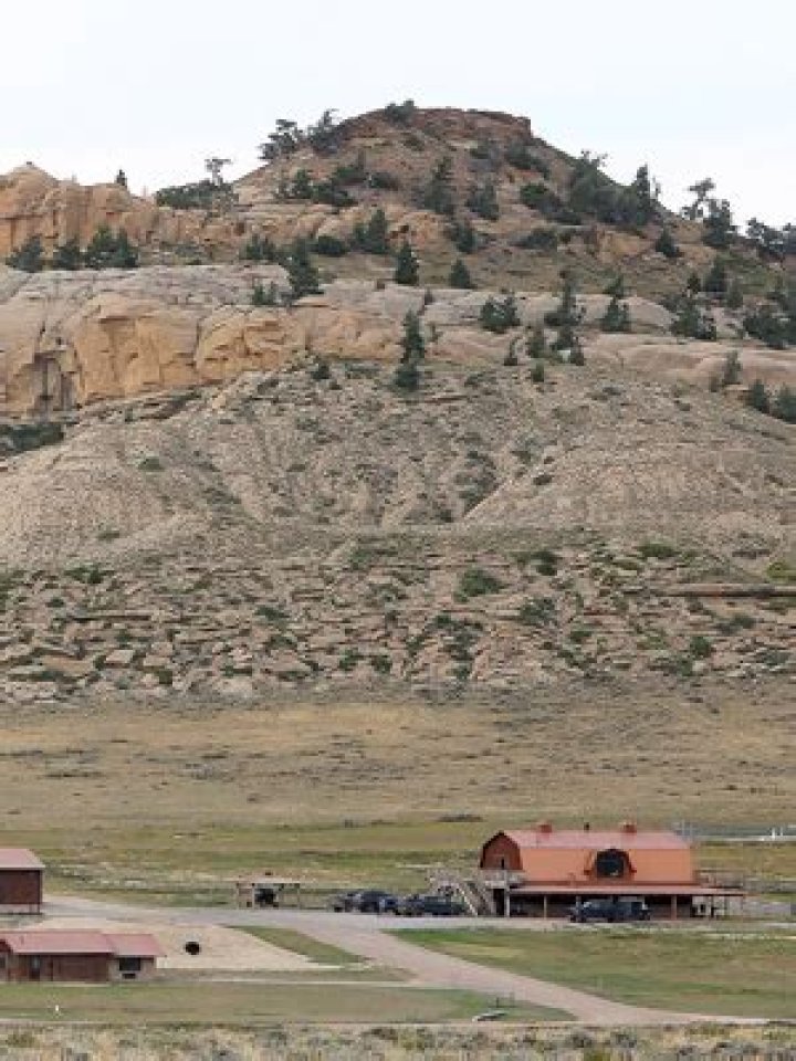 Kanye West’s Ranch — See Photos Of His Home In Cody, Wyoming – Hollywood Life