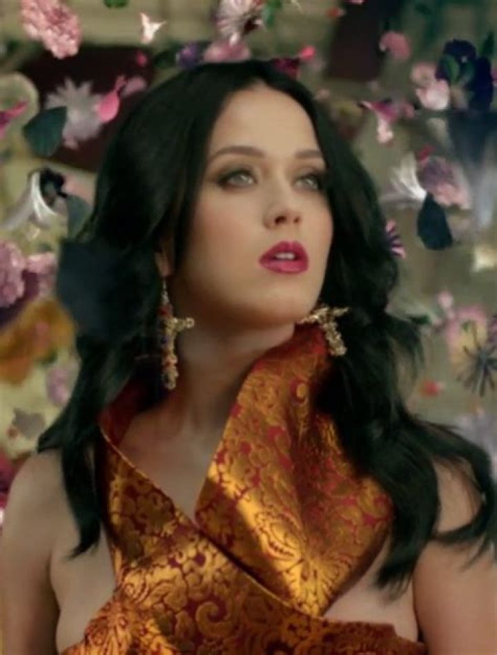 Katy Perry’s Gorgeous Berry Lip In ‘Unconditionally’ Video