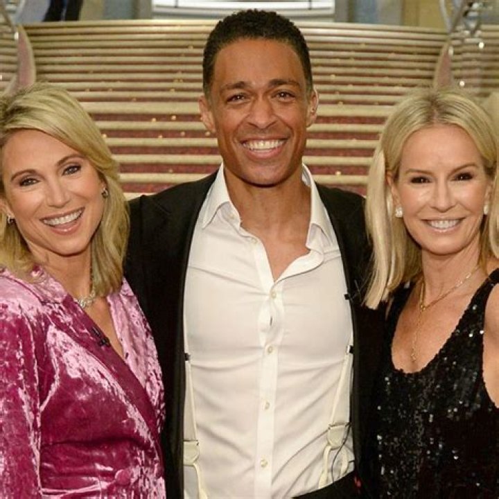 Kelly Ripa Jokes She Won’t Be ‘Banging’ Mark Consuelos As Co-Hosts After Amy Robach & T.J. Holmes Scandal