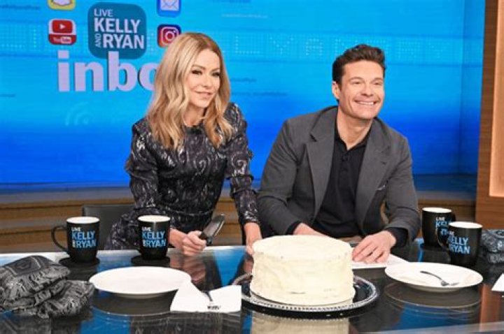 Kelly Ripa Leaving ‘Live’? Her Talk Show Future Revealed – Hollywood Life