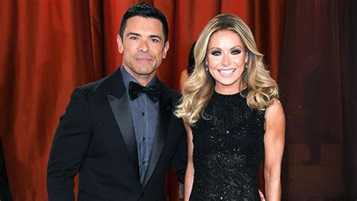 Kelly Ripa Urges Husband Mark Consuelos To Pose Nude: Video – Hollywood Life