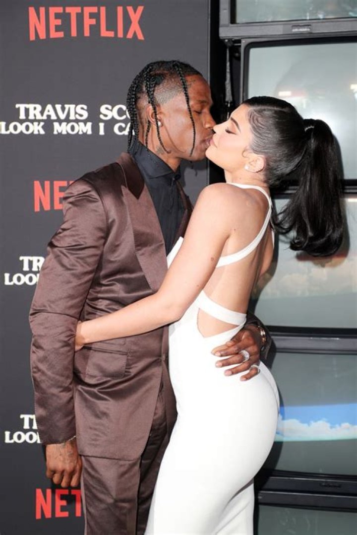 Kendall Vs Kylie Jenner: Who Has Had The Hottest PDA Pics With Their Boyfriends?