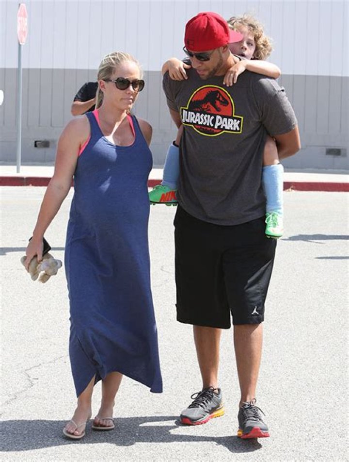 Kendra Wilkinson & Hank Baskett Take Family Vaca: Mending Troubles?
