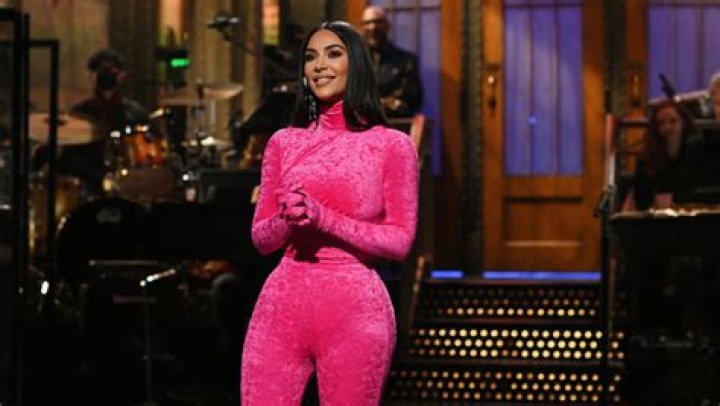 Kim Kardashian Disses Kanye West & OJ Simpson On Opening Monologue – Hollywood Life