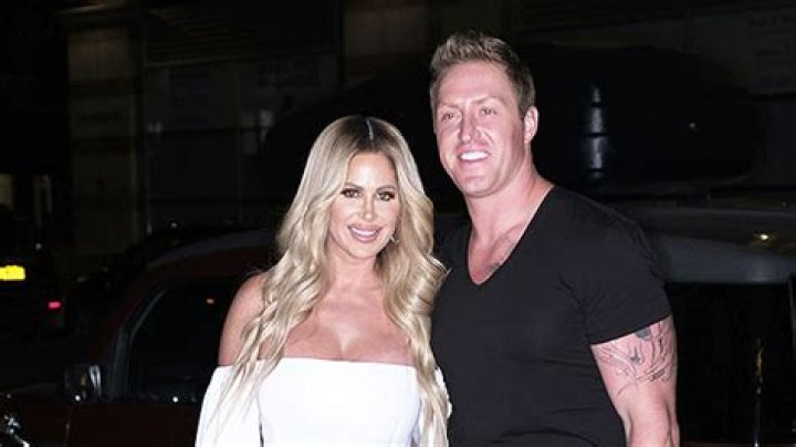 Kim Zolciak Poses Nude With Hat In Photo By Husband Kroy Biermann – Hollywood Life