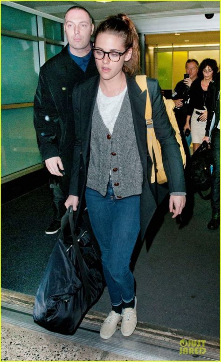 Kristen Stewart Shopping On Thanksgiving: Prepping For Robert Pattinson?