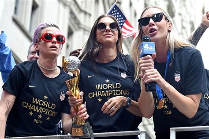 Learn About The US Soccer Star & World Cup Champ – Hollywood Life