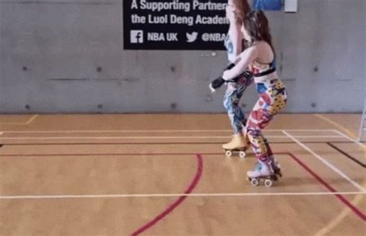 Maren Morris Looks Fabulous In Tiny Daisy Dukes & Striped Crop Top While Roller Skating