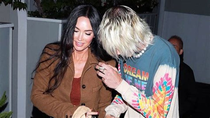 Megan Fox Rocks A Crop Top As She Cuddles Up To Machine Gun Kelly On Date Night — Photo