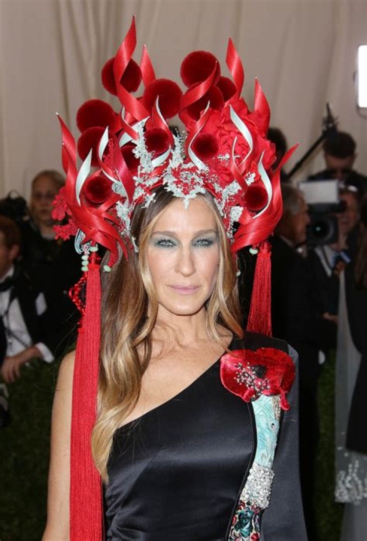 Met Gala 2015 Headpieces – Sarah Jessica Parker & More
